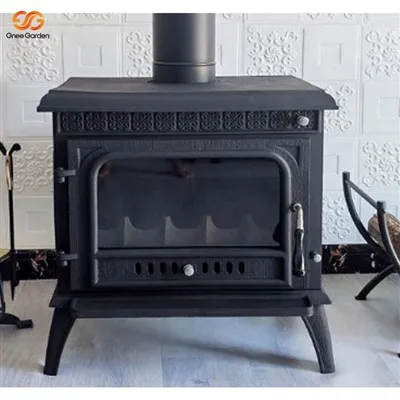 Окремо стоячий камін на дровах